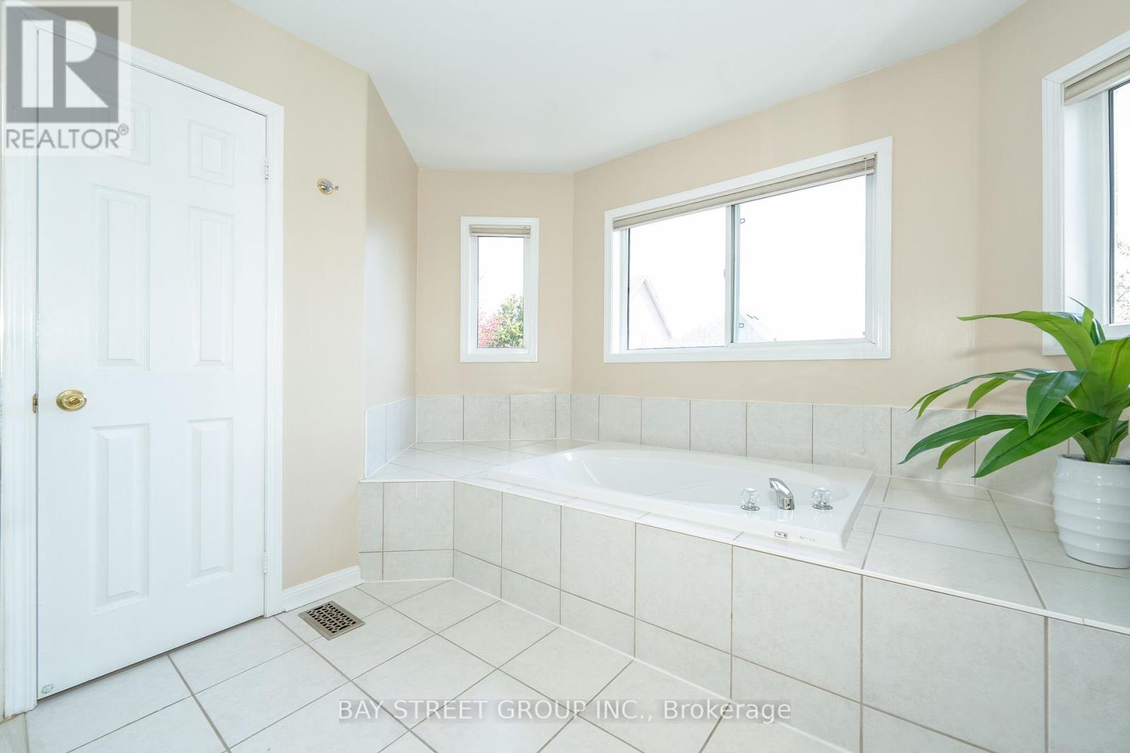 68 Sapphire Drive, Richmond Hill, Ontario  L4S 2E6 - Photo 22 - N12140527