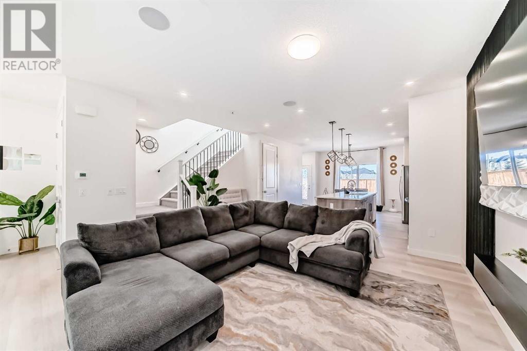 Property at 60 Midtown Close SW image 3