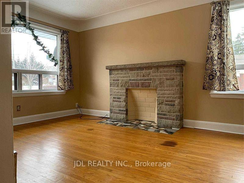 317 Parkdale Avenue S, Hamilton, Ontario  L8K 3P9 - Photo 3 - X12140537