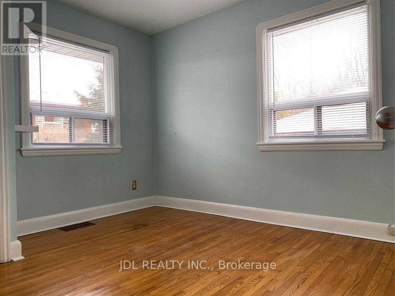 317 Parkdale Avenue S, Hamilton, Ontario  L8K 3P9 - Photo 7 - X12140537