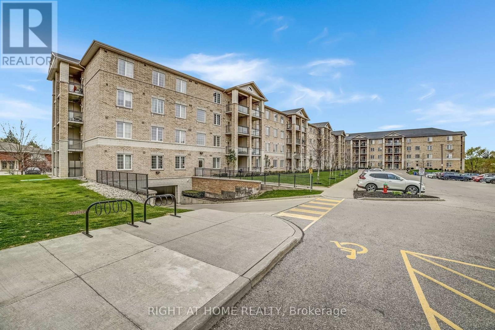 218 - 1077 Gordon Street, Guelph, Ontario  N1L 1H2 - Photo 1 - X12140542