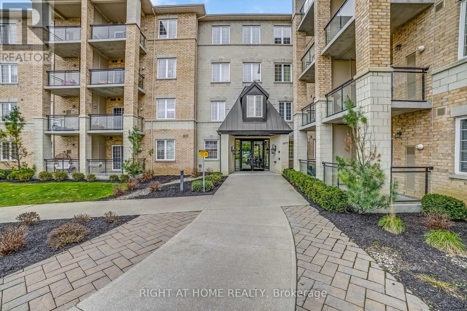 218 - 1077 Gordon Street, Guelph, Ontario  N1L 1H2 - Photo 2 - X12140542