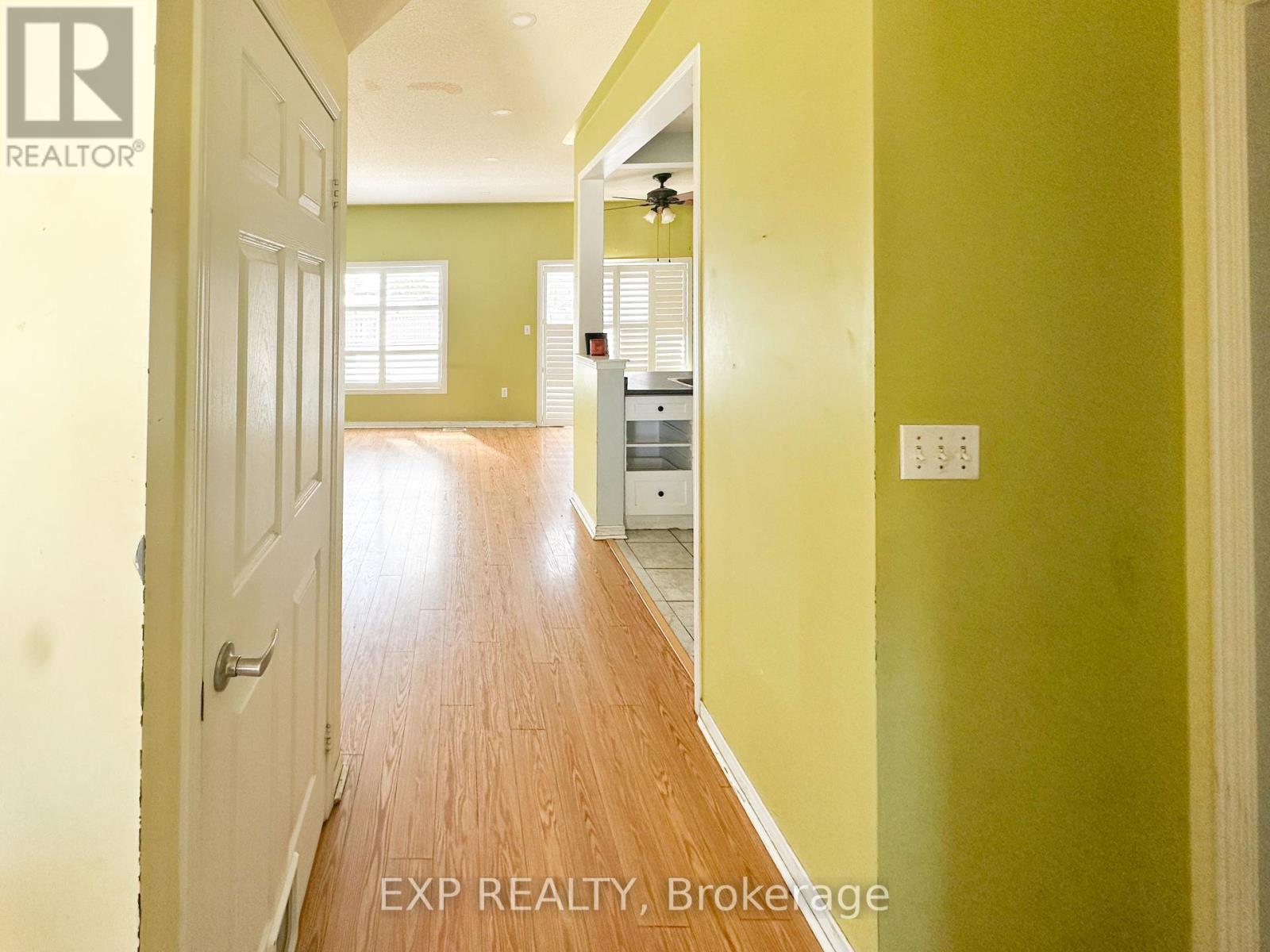 42 Prue Court, Brampton, Ontario  L6P 1P8 - Photo 5 - W12140565