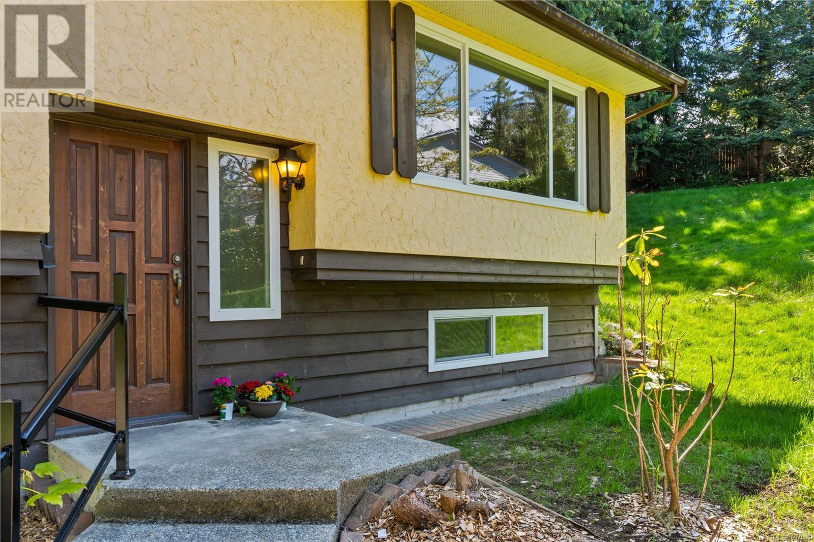 Property at 2749 Joanna Terr image 3