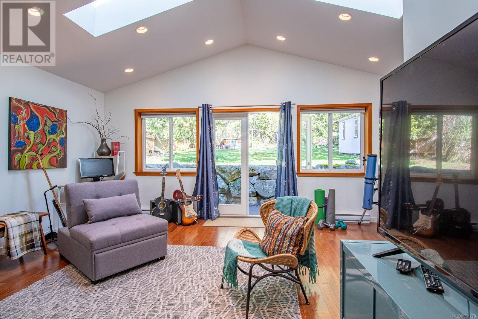 Property at 1680 Wain Rd image 3