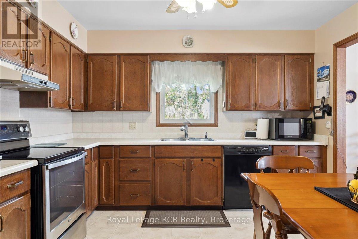 371 4th Avenue, Hanover, Ontario  N4N 2B7 - Photo 10 - X12140601