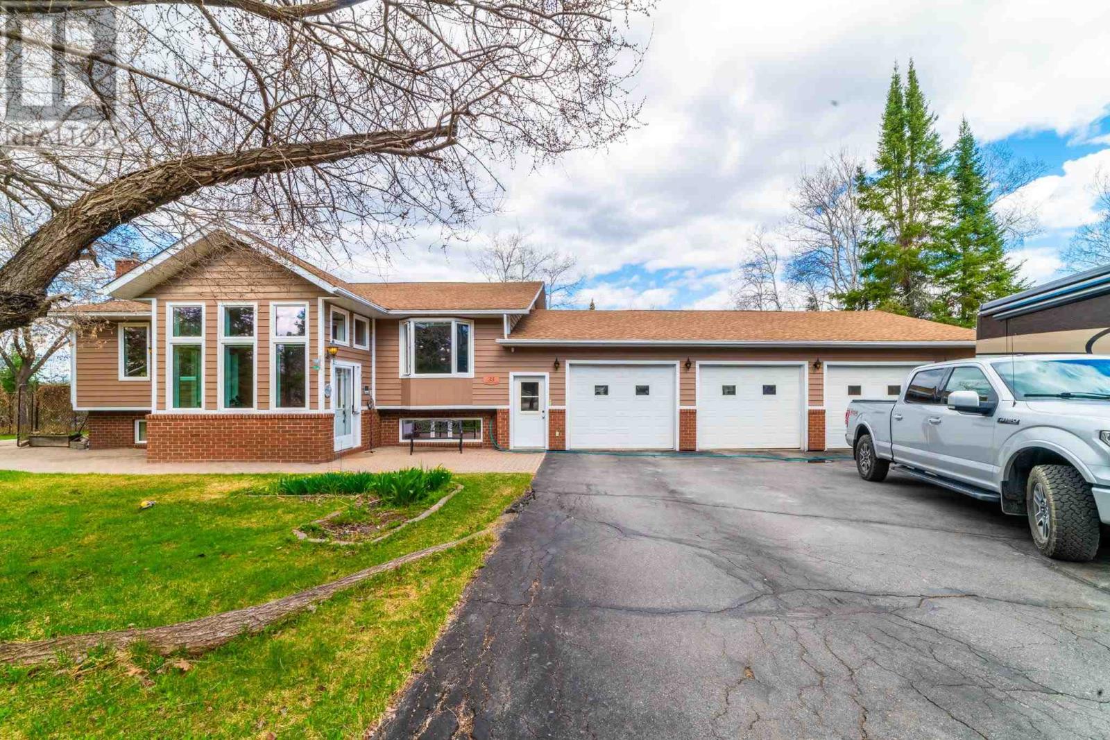 33 Cochenour Cres, Cochenour, Ontario  P0V 1L0 - Photo 1 - TB251083