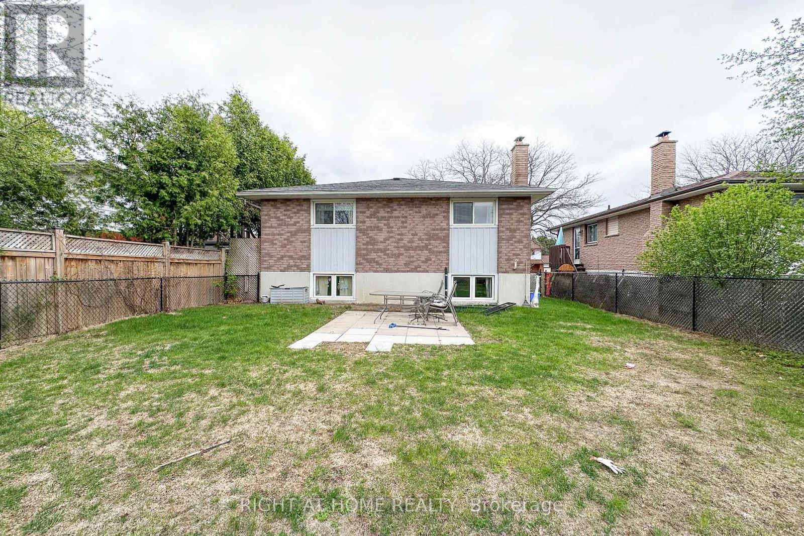 344 Kensington Crescent, Oshawa, Ontario  L1G 7S5 - Photo 4 - E12140574