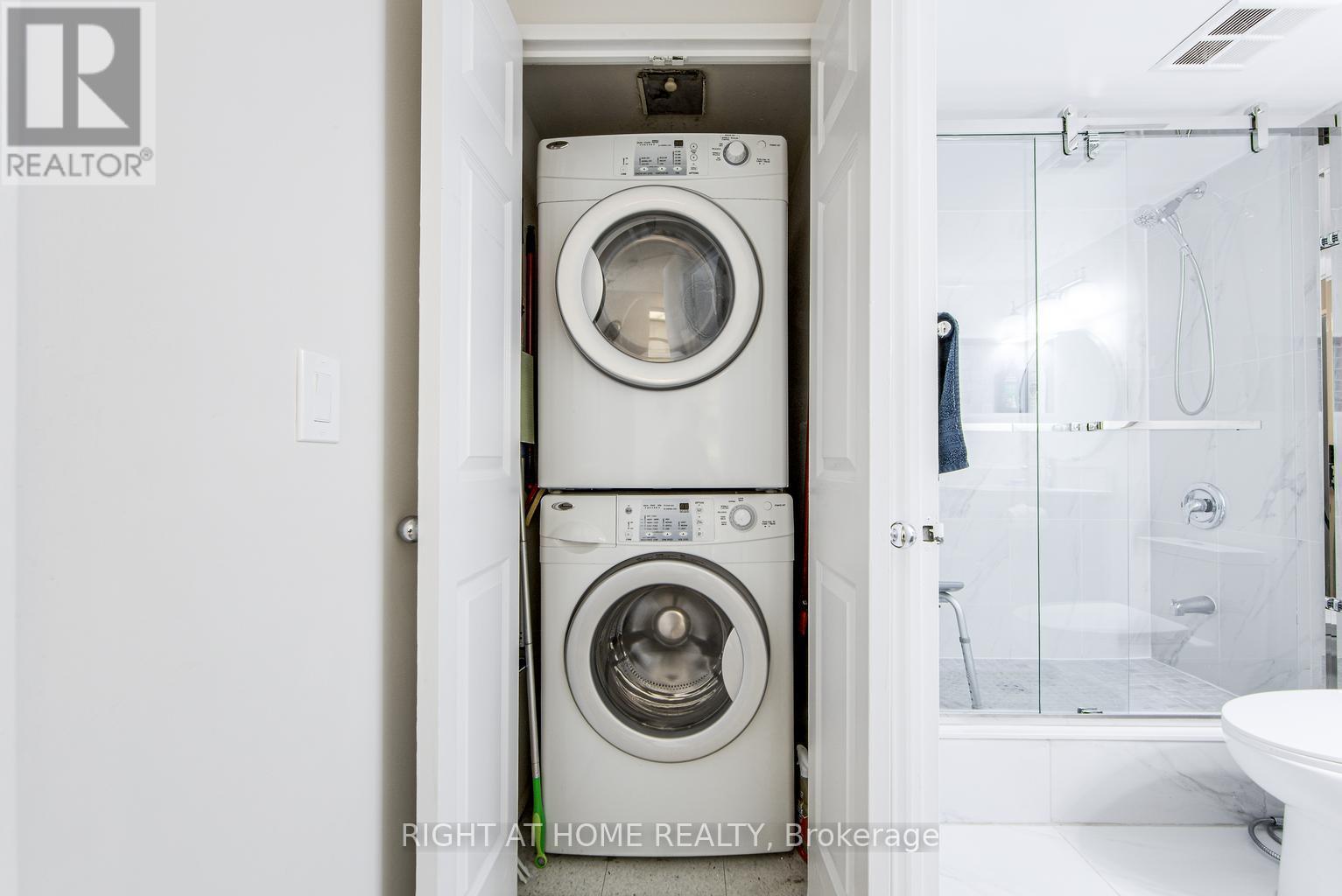 1811 - 335 Webb Drive, Mississauga, Ontario  L5B 4A1 - Photo 12 - W12140572