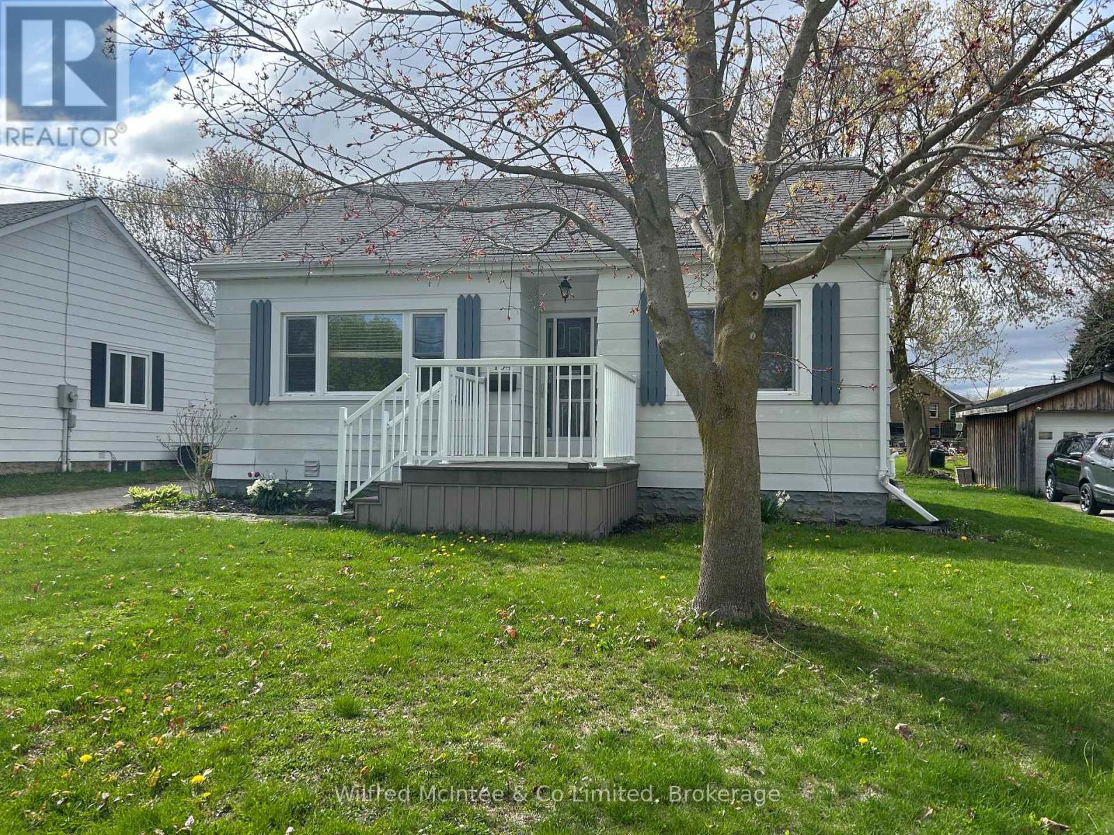 104 Mcgivern Street W, Brockton, Ontario  N0G 2V0 - Photo 4 - X12140646