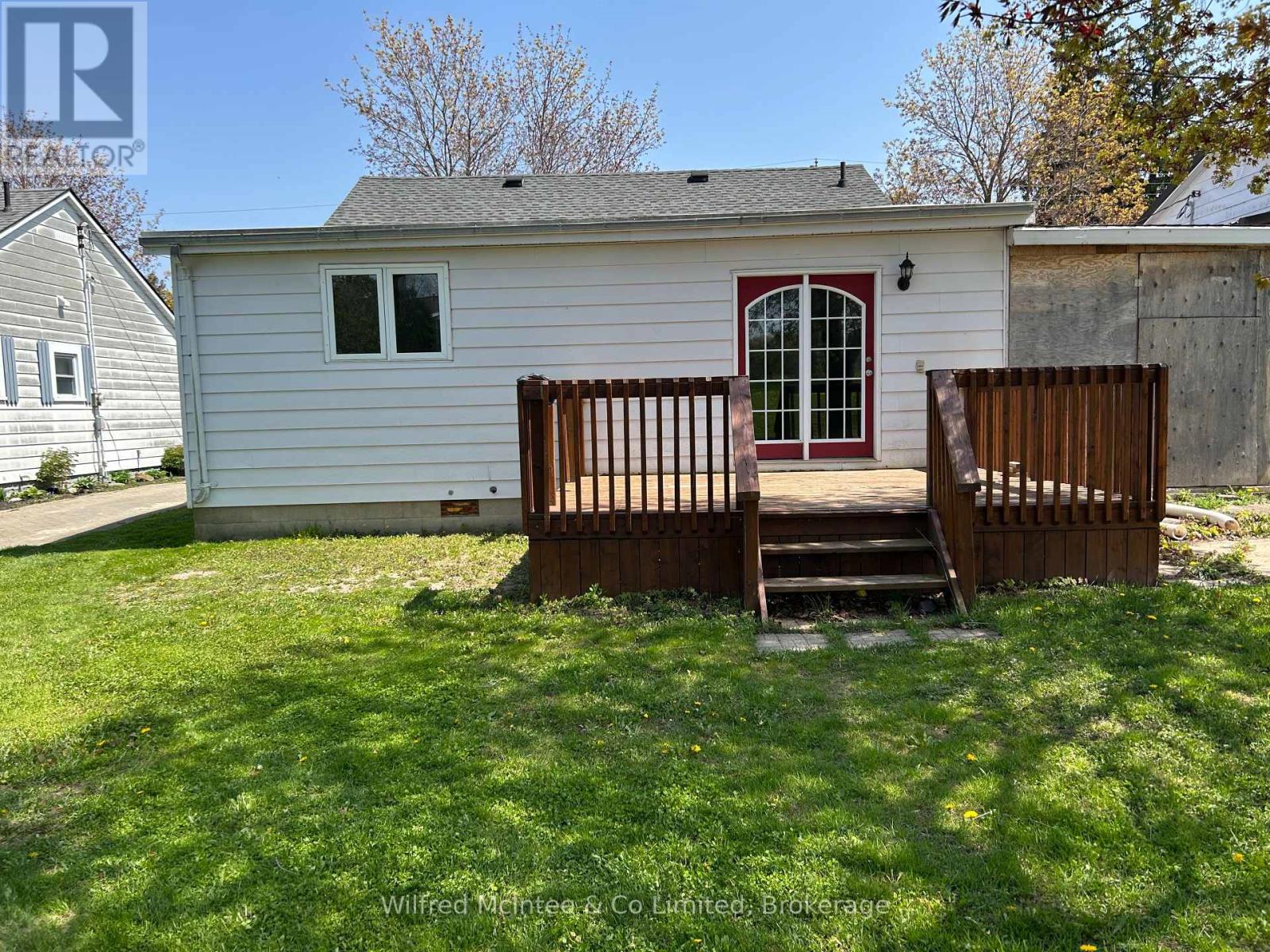 106 Mcgivern Street W, Brockton, Ontario  N0G 2V0 - Photo 4 - X12140647