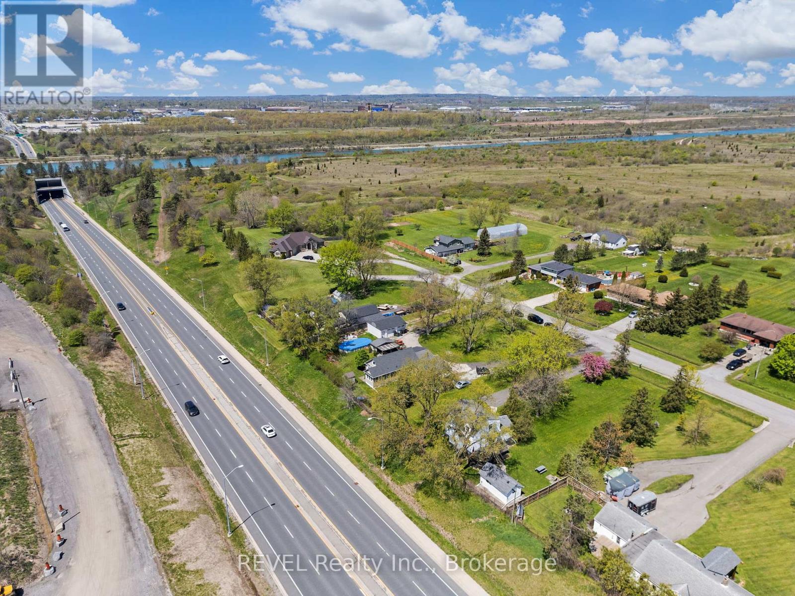 239 Becken Crescent, Welland (Cooks Mills), Ontario  L3B 5N4 - Photo 48 - X12140620