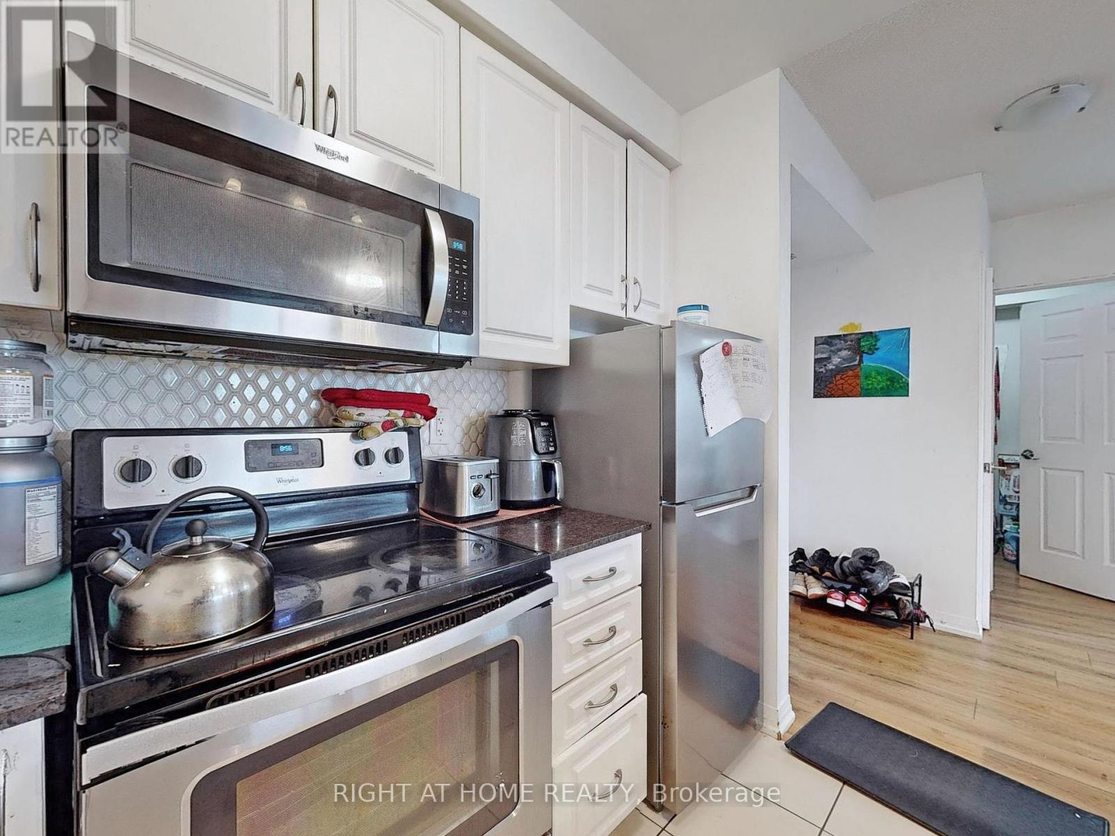 610 - 741 Sheppard Avenue W, Toronto (Clanton Park), Ontario  M3H 0C9 - Photo 22 - C12140585
