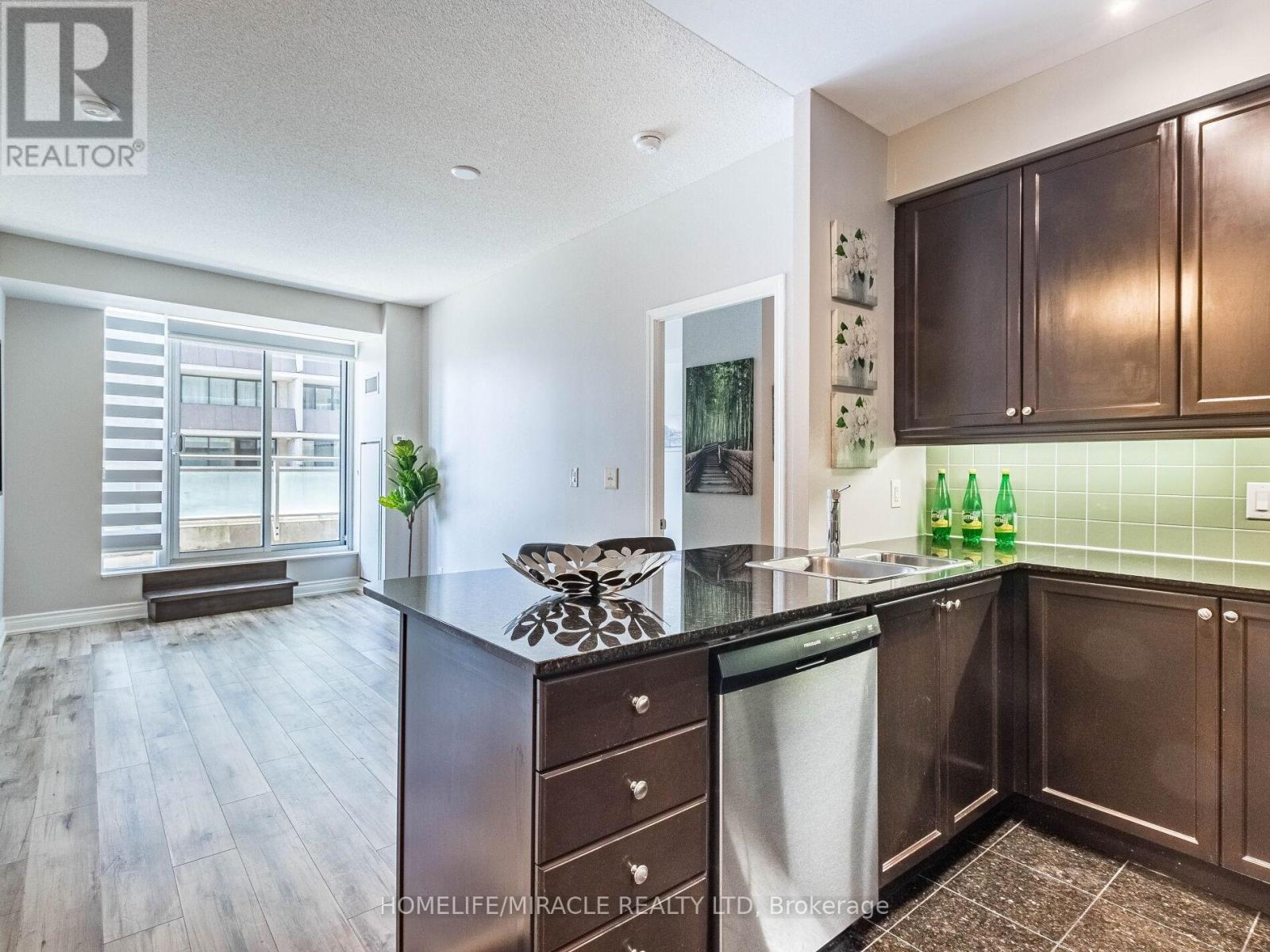 811 - 736 Spadina Avenue, Toronto, Ontario  M5S 2J6 - Photo 9 - C12140603