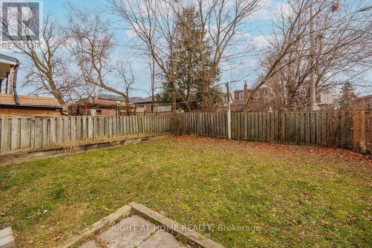 887 Cosburn Avenue, Toronto, Ontario  M4C 2W5 - Photo 22 - E12114552