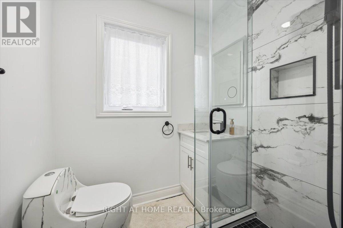 887 Cosburn Avenue, Toronto, Ontario  M4C 2W5 - Photo 15 - E12114552