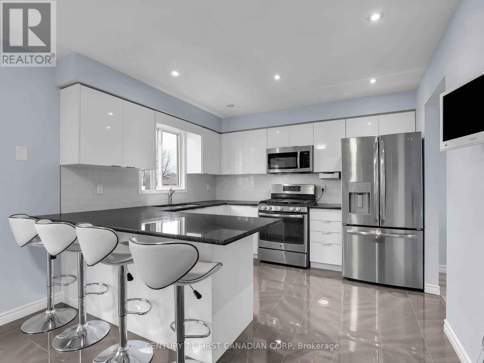 132 Sandy Street, London South, Ontario  N5Z 2C7 - Photo 11 - X12140658