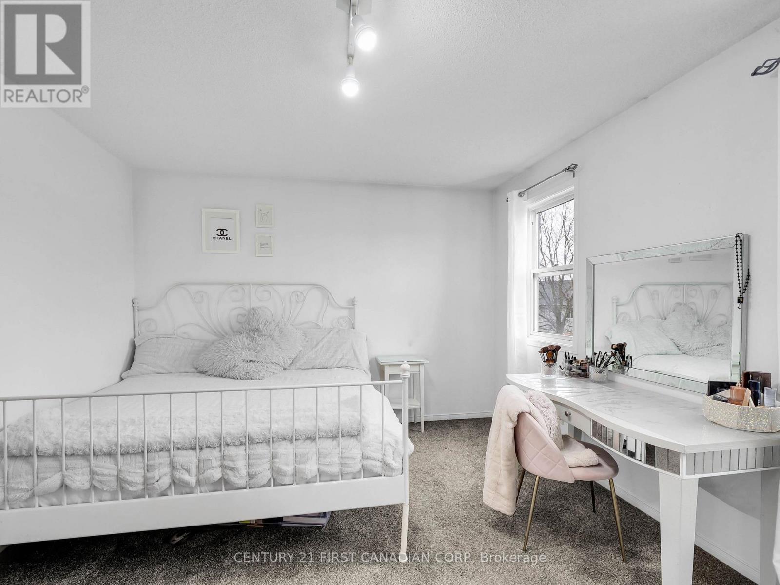 132 Sandy Street, London South, Ontario  N5Z 2C7 - Photo 17 - X12140658