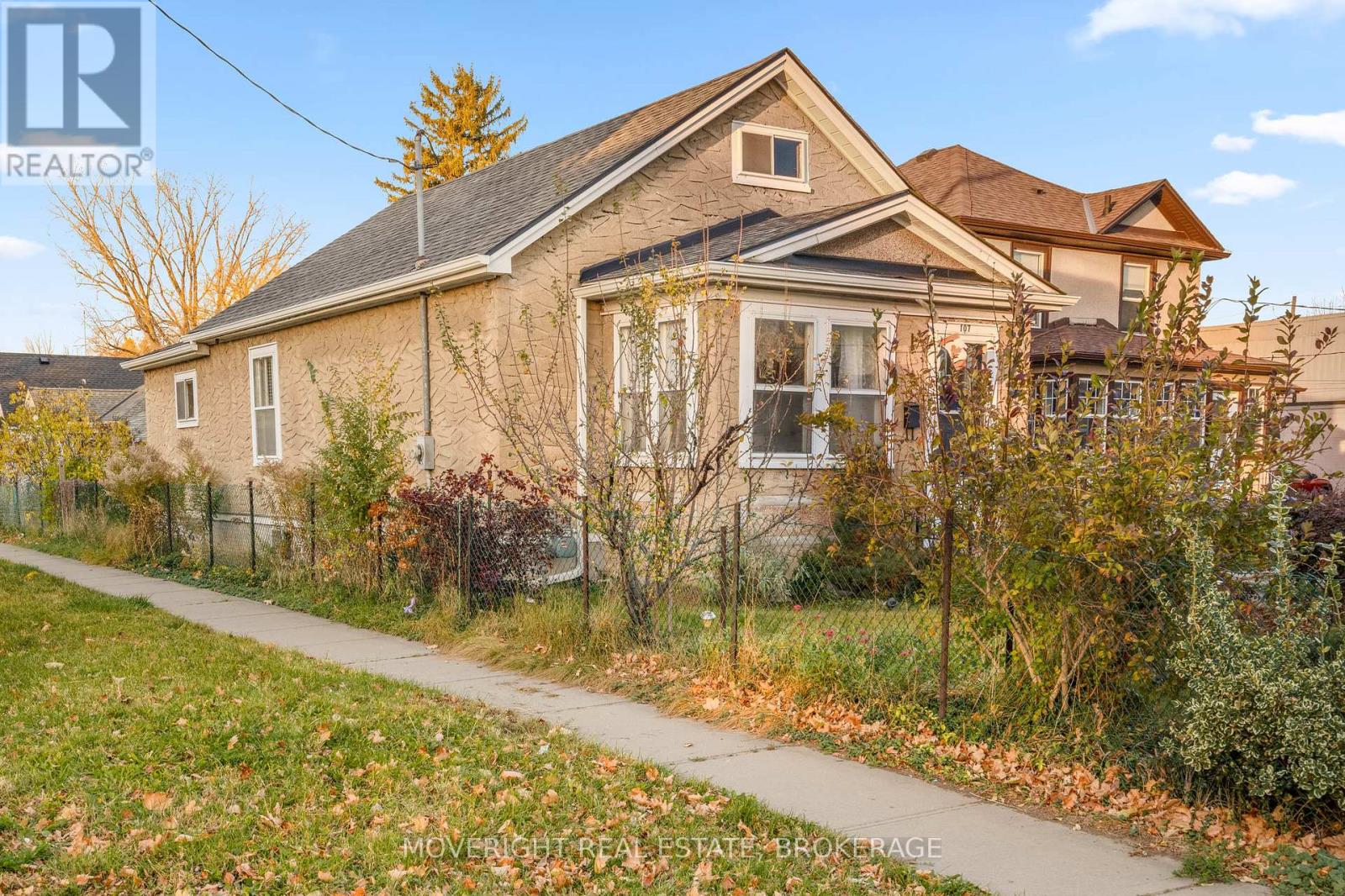 Property at 107 CARLTON STREET image 3