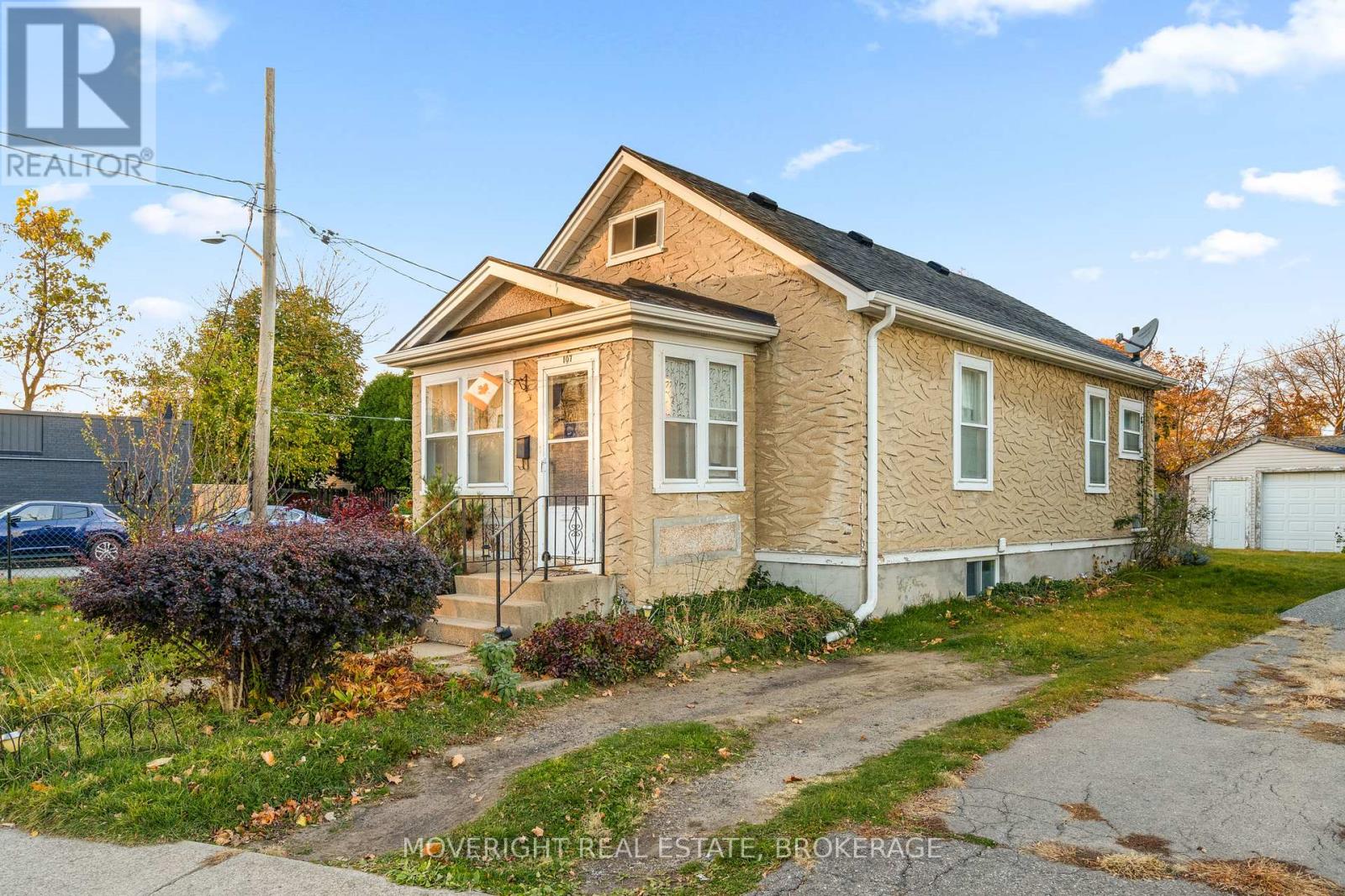 Property at 107 CARLTON STREET image 4