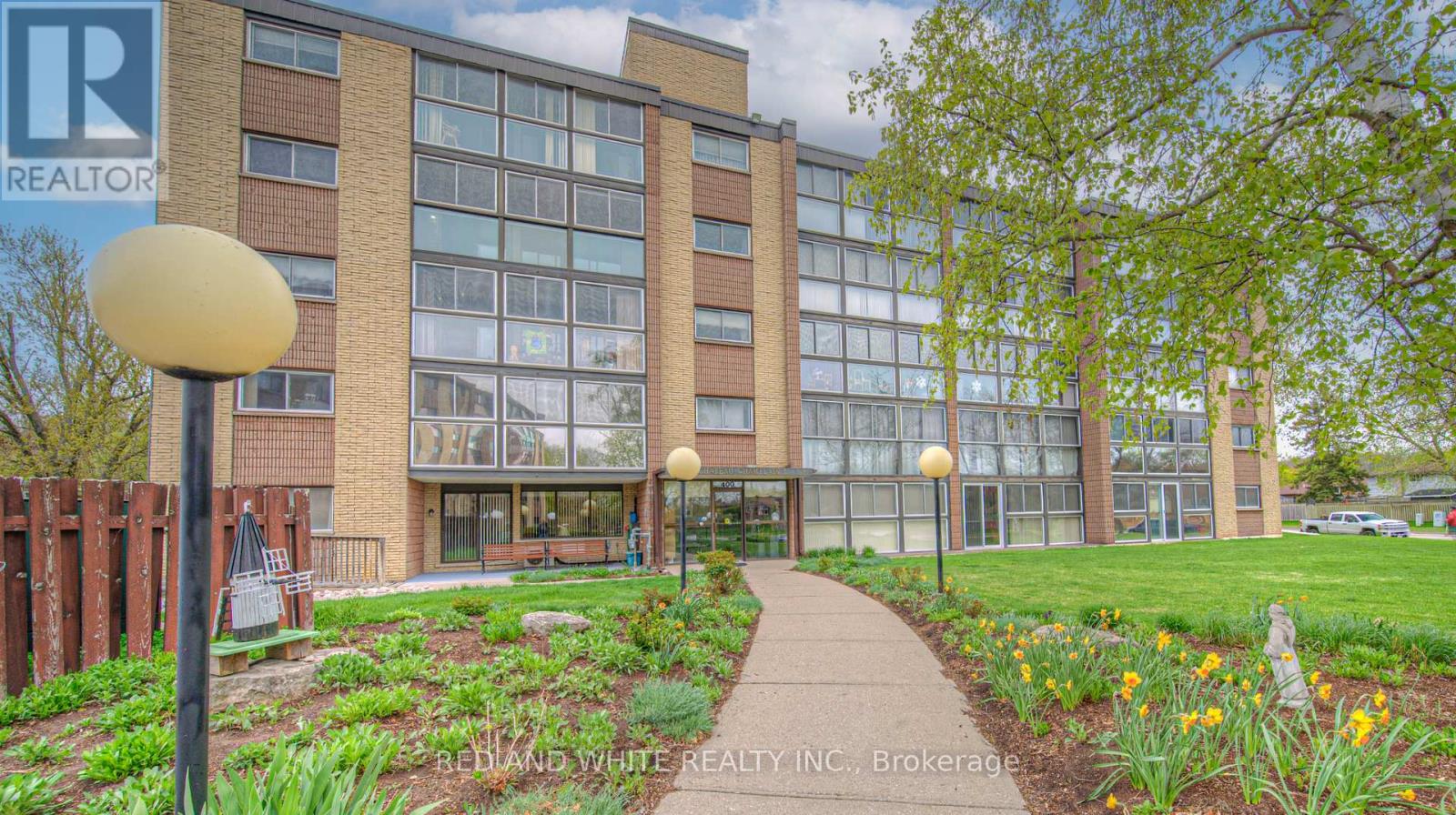 406 - 400 CHAMPLAIN BOULEVARD, cambridge, Ontario