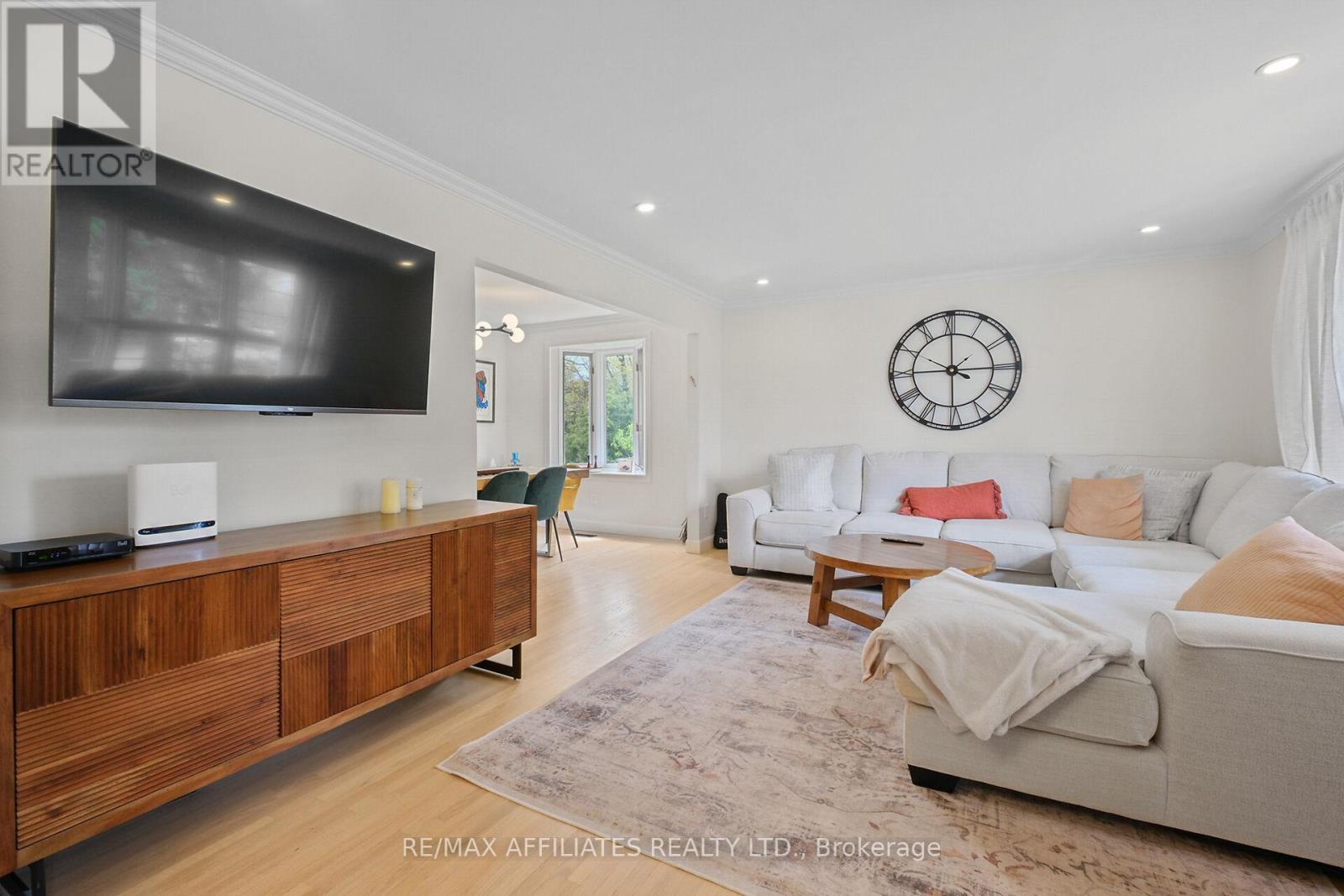 28 Qualicum Street, Ottawa, Ontario  K2H 7G8 - Photo 4 - X12140664