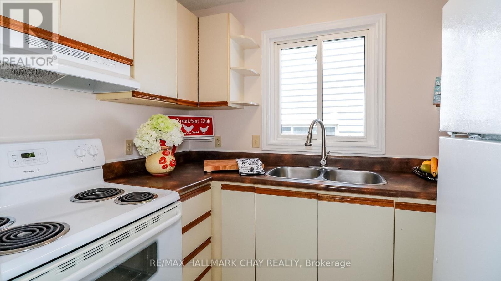 82 Melinda Crescent, Barrie, Ontario  L4N 5G6 - Photo 8 - S12140660