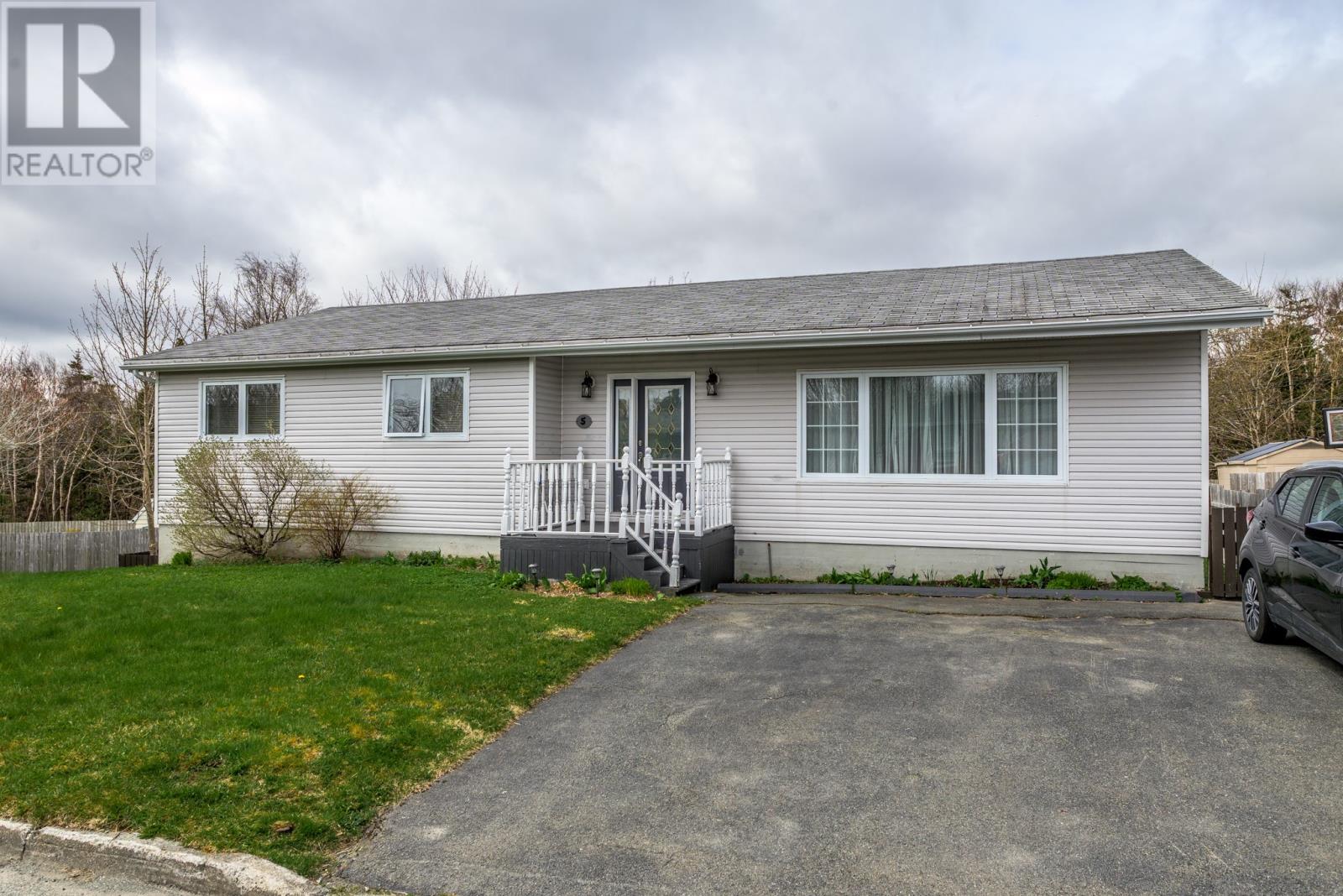 Property at 5 Riverside East Drive image 2