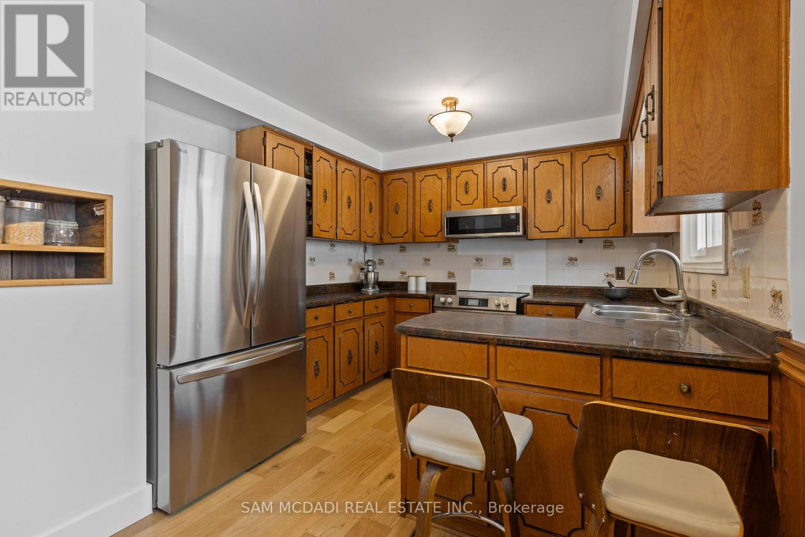 1308 Alexandra Avenue, Mississauga, Ontario  L5E 2A6 - Photo 14 - W12140662