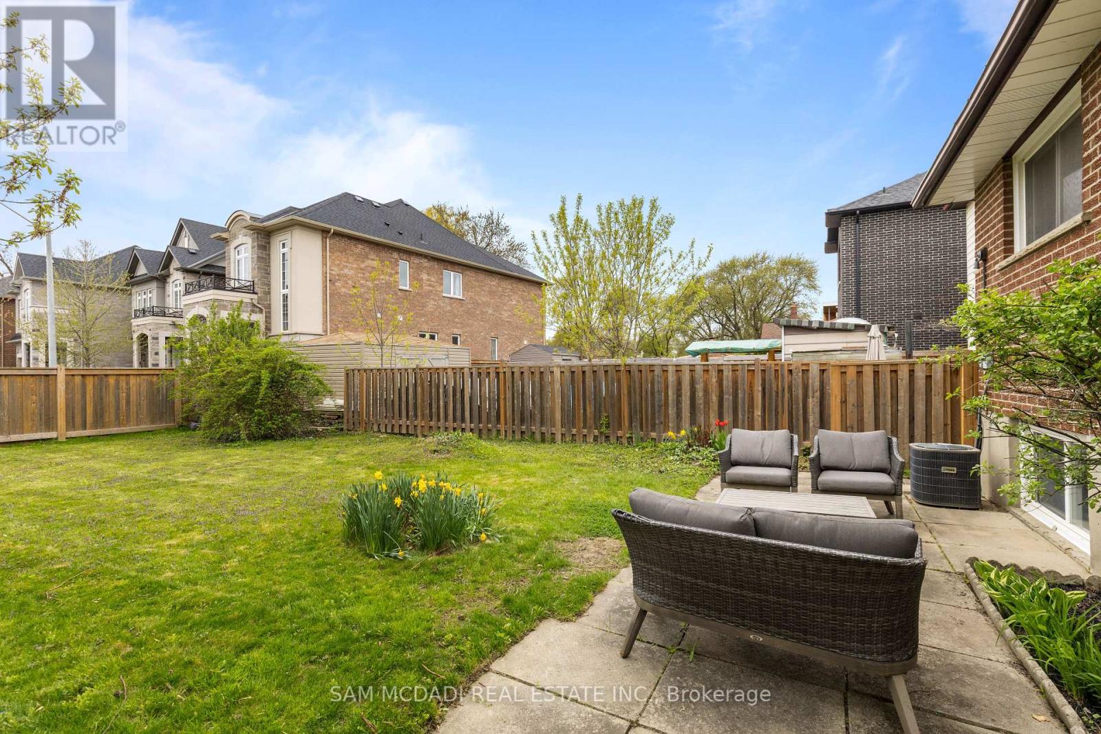 1308 Alexandra Avenue, Mississauga, Ontario  L5E 2A6 - Photo 40 - W12140662