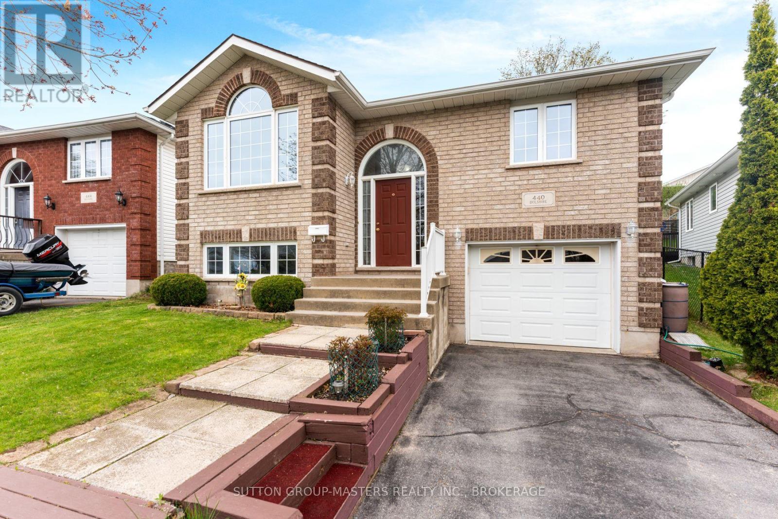 Property at 440 DOLSHIRE STREET image 2