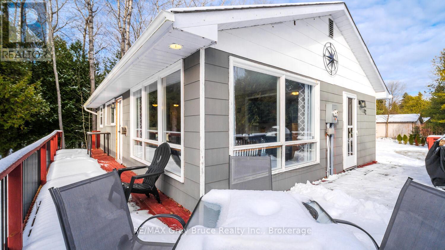 Property at 12 PIERCE STREET S image 4