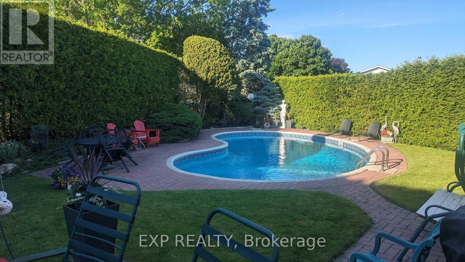 353 SIENA COURT, Oshawa, Ontario