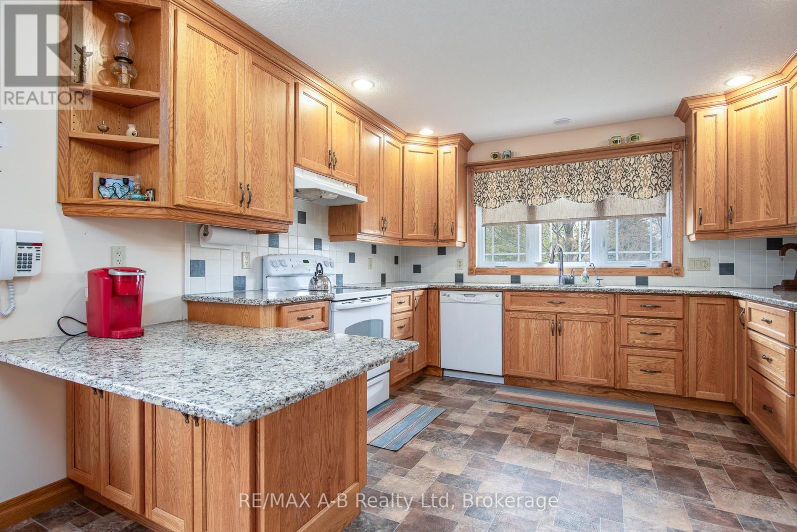 40 Gerber Drive, Perth East (Milverton), Ontario  N0K 1M0 - Photo 28 - X12140686