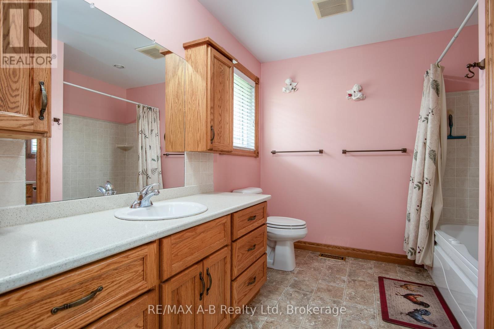40 Gerber Drive, Perth East (Milverton), Ontario  N0K 1M0 - Photo 39 - X12140686