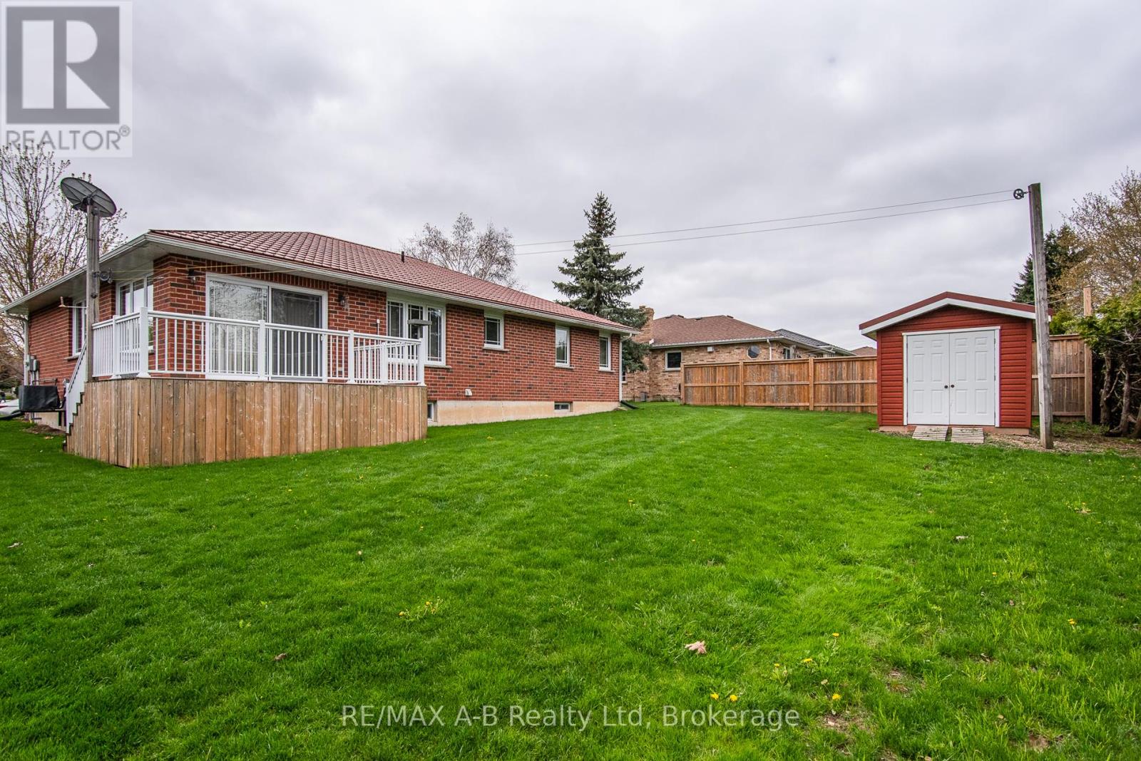 40 Gerber Drive, Perth East (Milverton), Ontario  N0K 1M0 - Photo 8 - X12140686