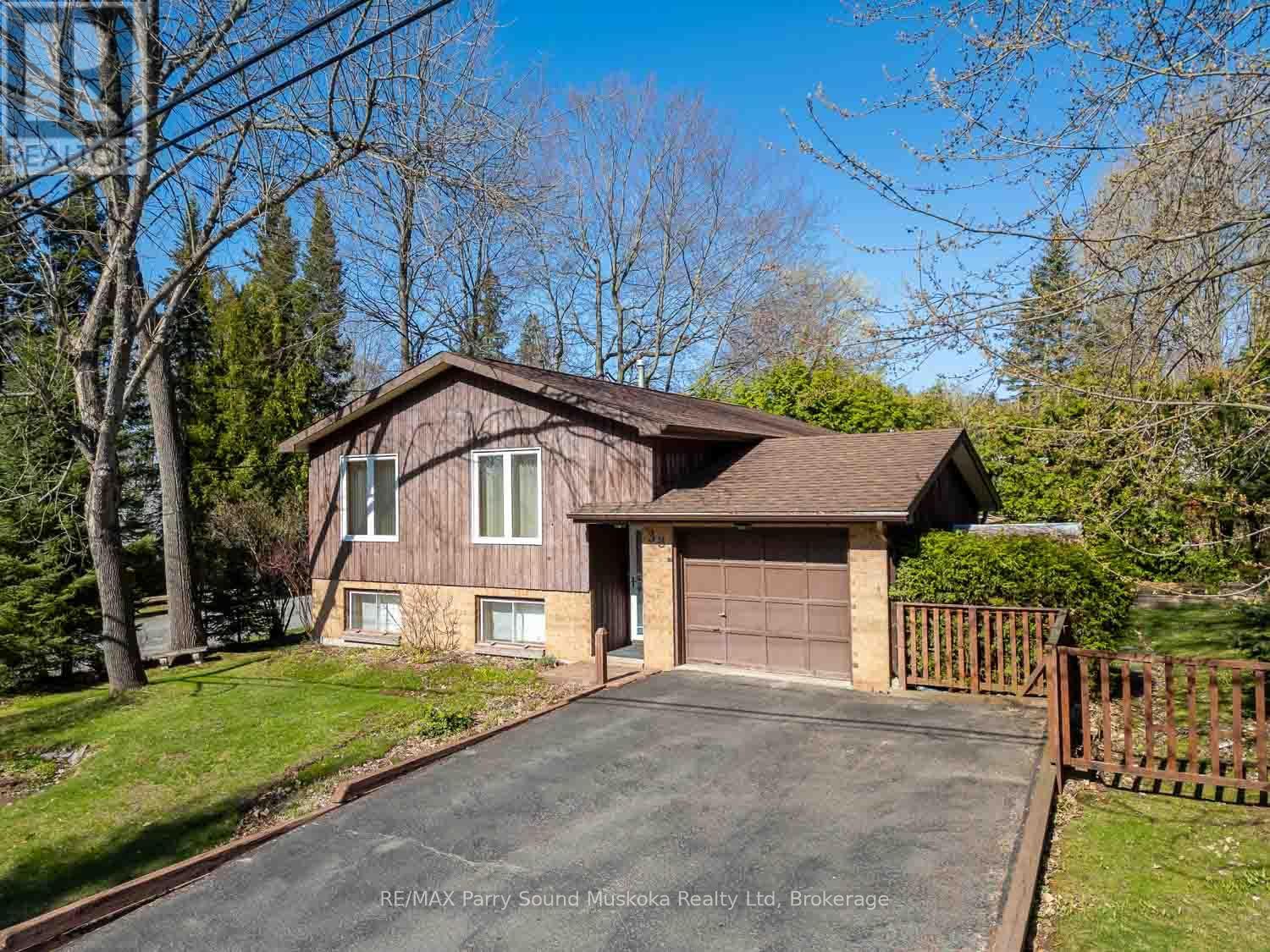 Property at 38 YONGE STREET S image 1