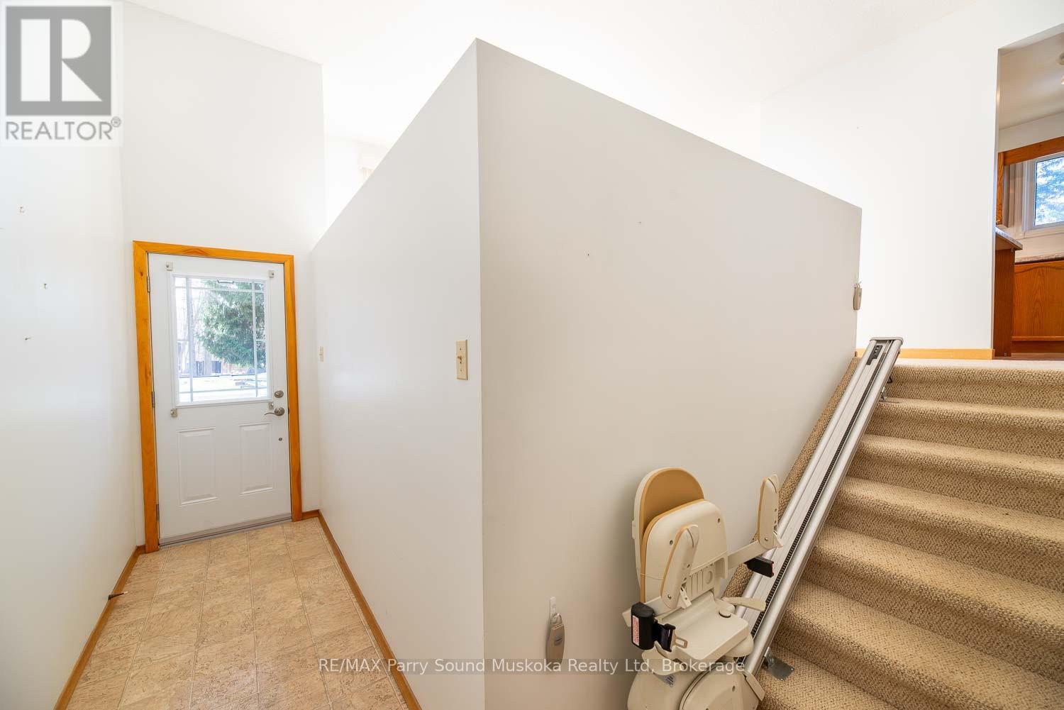 Property at 38 YONGE STREET S image 3