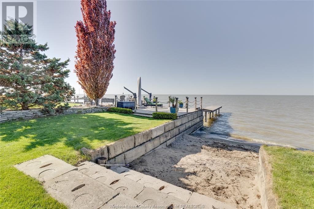Property at 677 Ross Beach image 3
