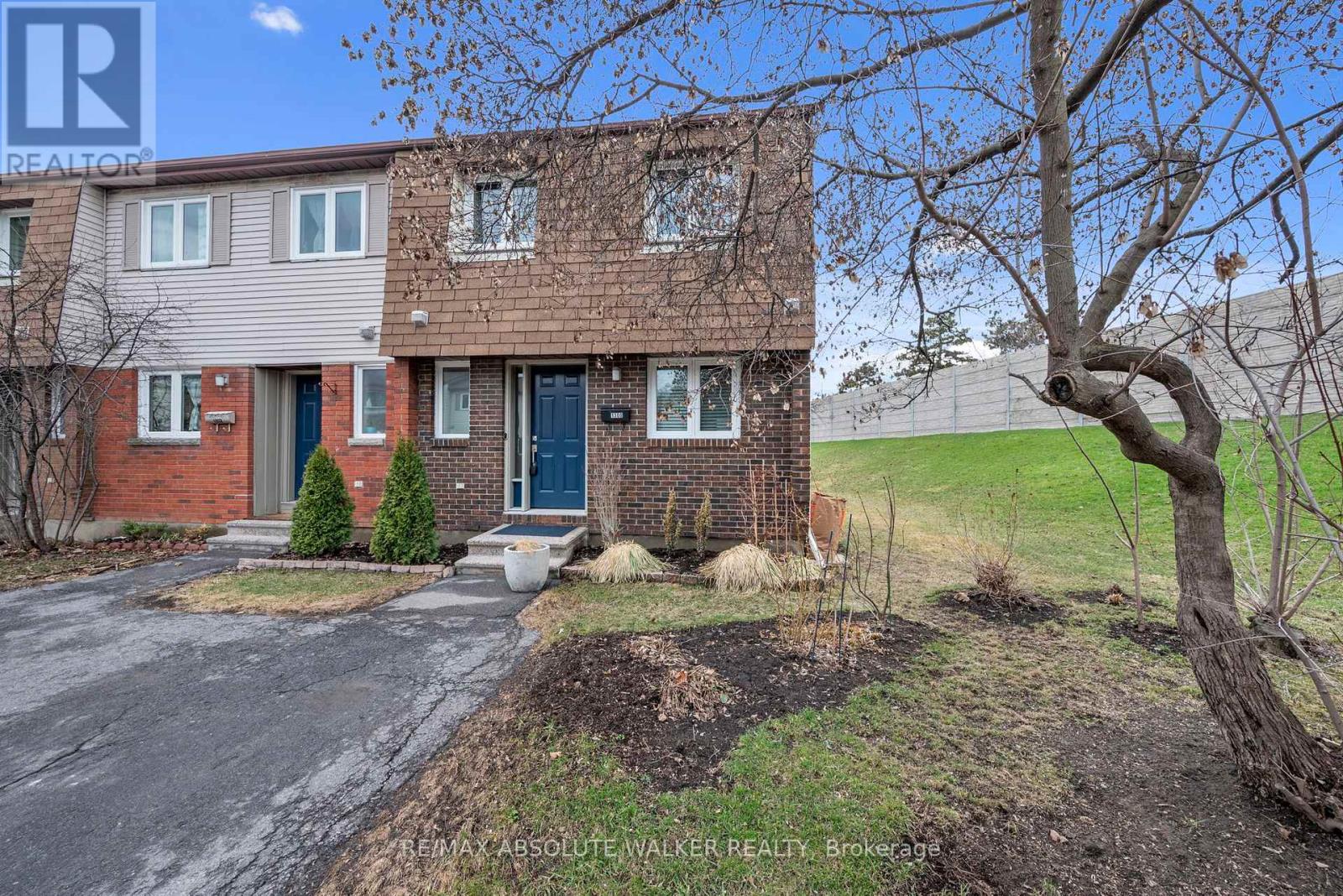 1300 Alness Court, Ottawa, Ontario  K1B 5H2 - Photo 2 - X12140679
