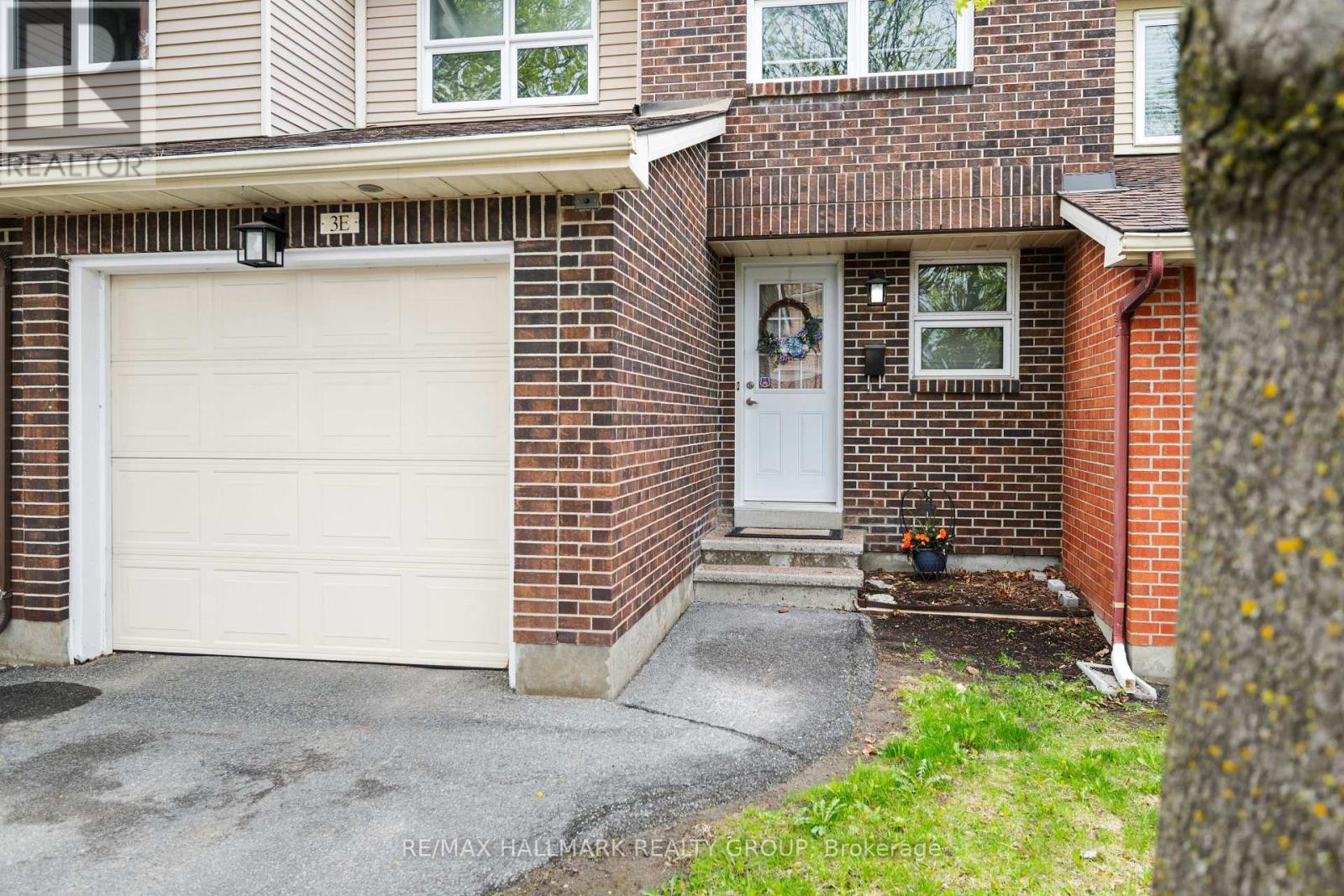 Property at 139 - 3E CASTLEBROOK LANE image 2