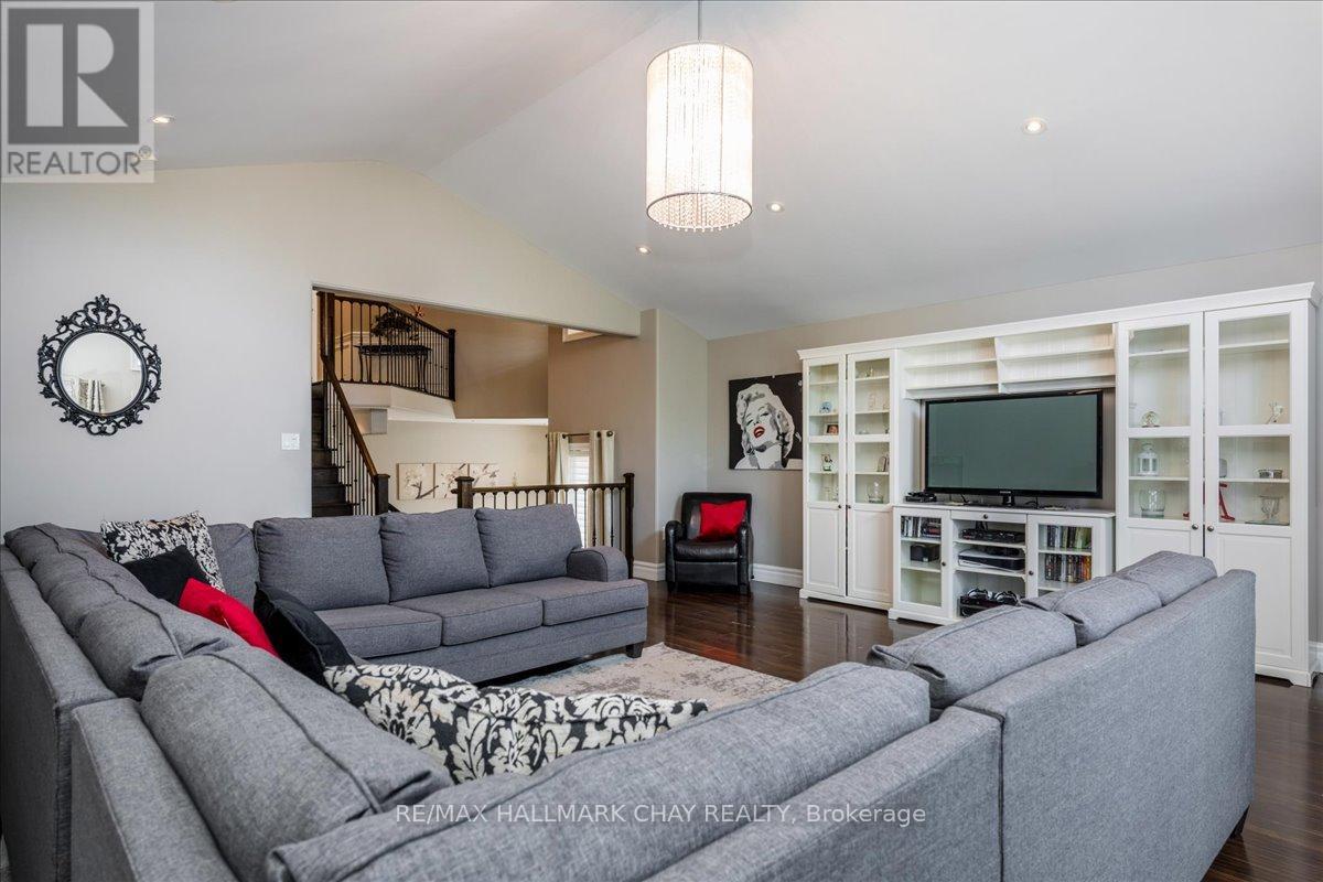 49 Hamilton Drive, Newmarket, Ontario  L3Y 3E7 - Photo 11 - N12140683