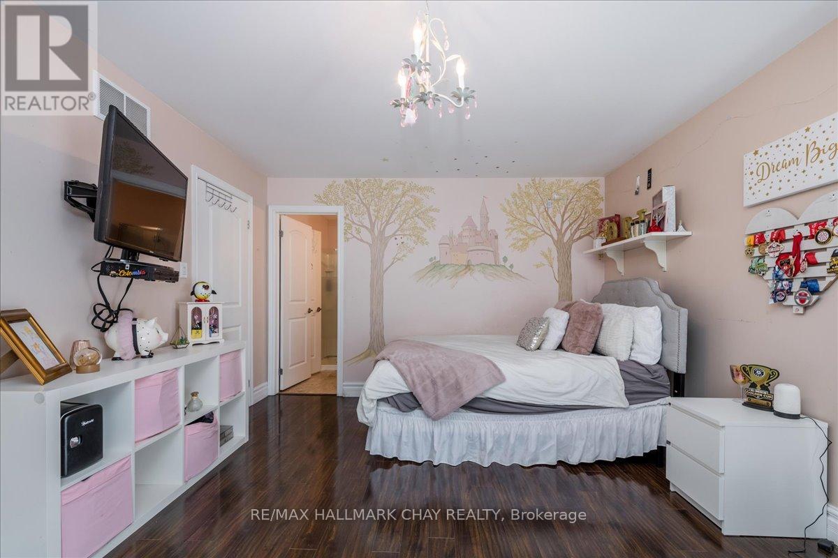 49 Hamilton Drive, Newmarket, Ontario  L3Y 3E7 - Photo 13 - N12140683