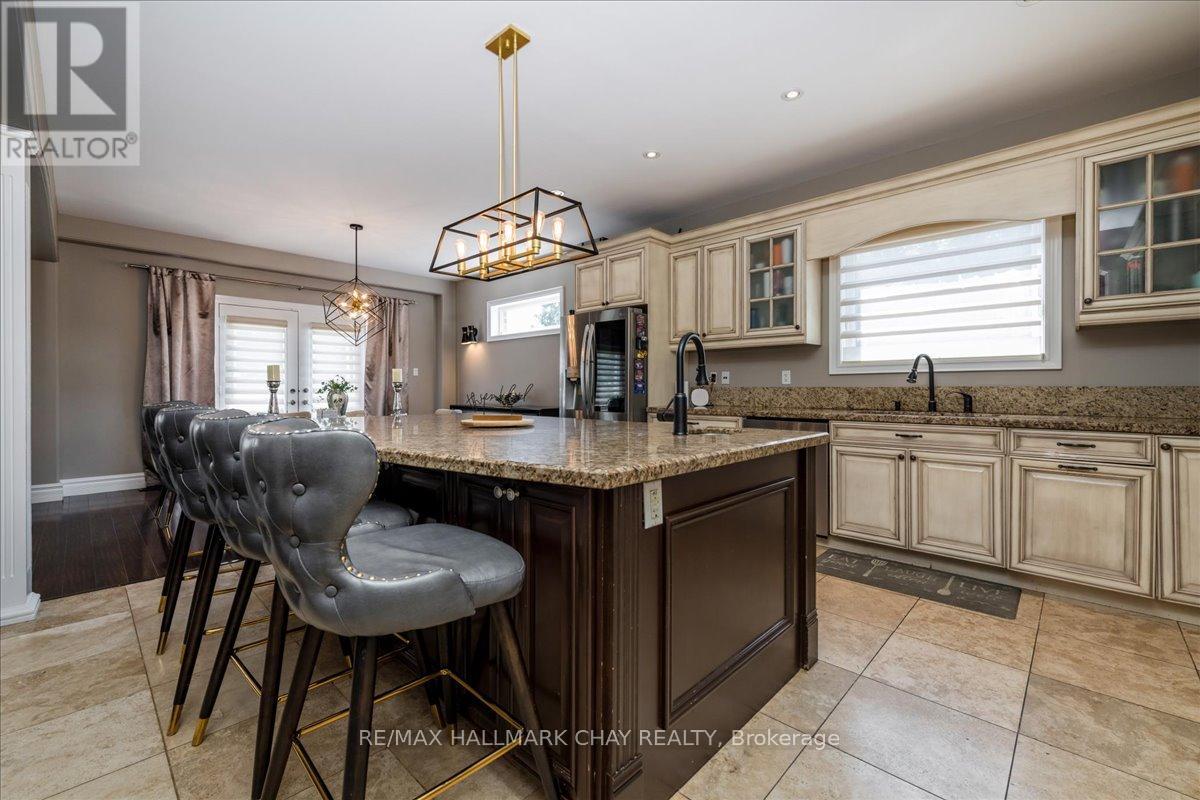 49 Hamilton Drive, Newmarket, Ontario  L3Y 3E7 - Photo 4 - N12140683
