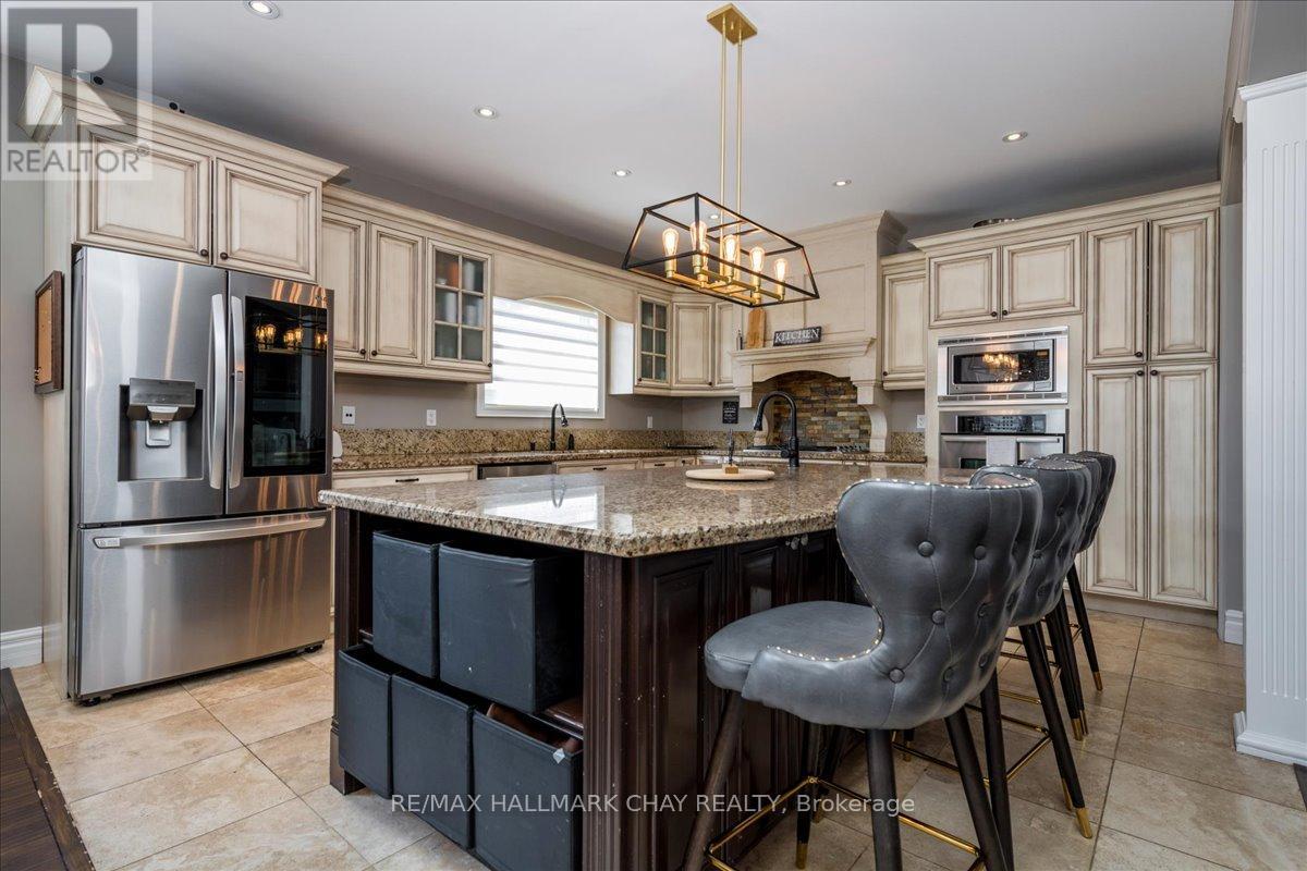 49 Hamilton Drive, Newmarket, Ontario  L3Y 3E7 - Photo 5 - N12140683