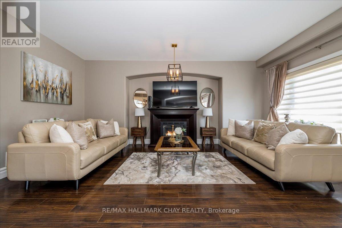 49 Hamilton Drive, Newmarket, Ontario  L3Y 3E7 - Photo 9 - N12140683