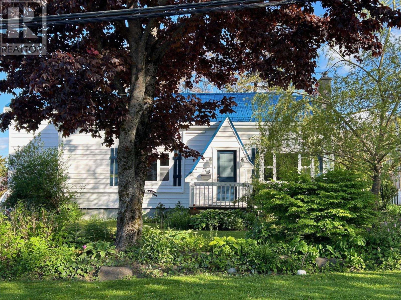 36 Arlington Avenue, Halifax, Nova Scotia