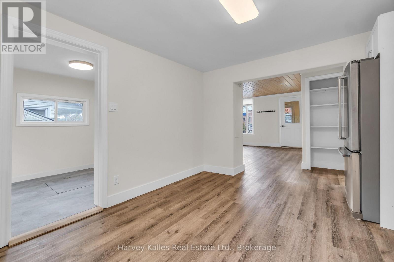 Property at 10 CAROLINE STREET E image 5