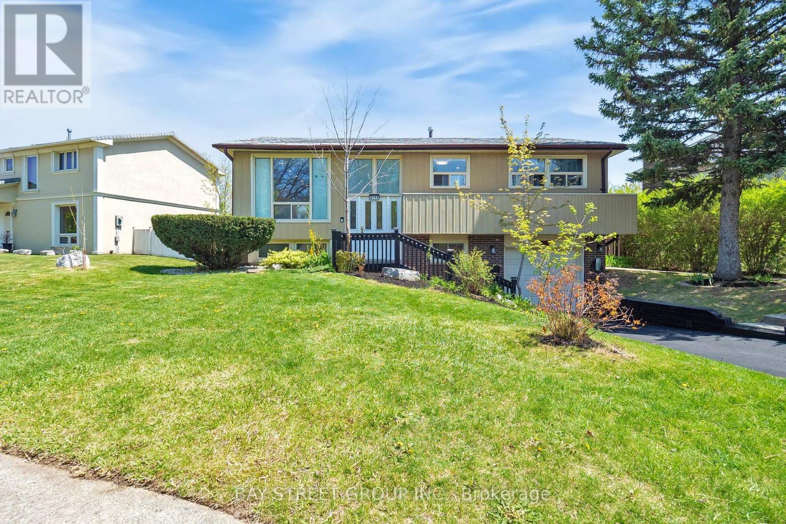 6119 Wabukayne Court, Mississauga, Ontario  L5N 2B1 - Photo 1 - W12140687