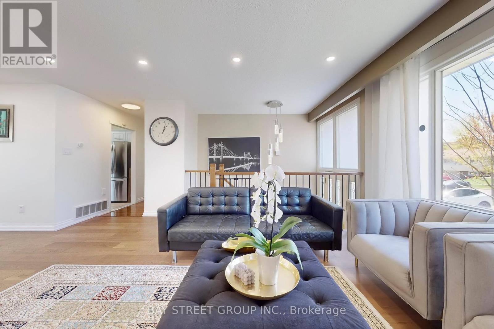 6119 Wabukayne Court, Mississauga, Ontario  L5N 2B1 - Photo 15 - W12140687